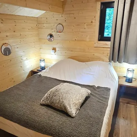 Confortable A 77 M² Avec Vue בקתה